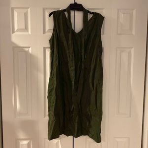 Linenfox v-neck dress in dark green XL comes with matching sash